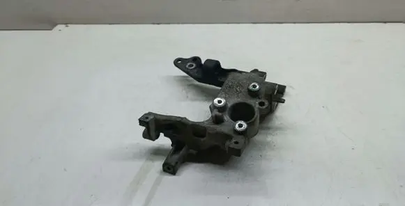Peugeot 308 Engine mounting bracket 9804121180