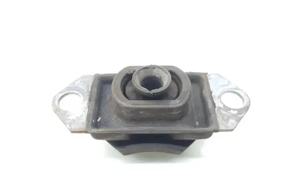 Nissan Qashqai Engine mount bracket