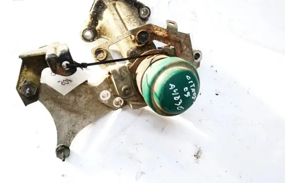 Citroen C5 Engine mount bracket 9641335780