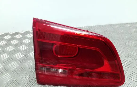 Volkswagen Touran II Tailgate rear/tail lights 1T0945093