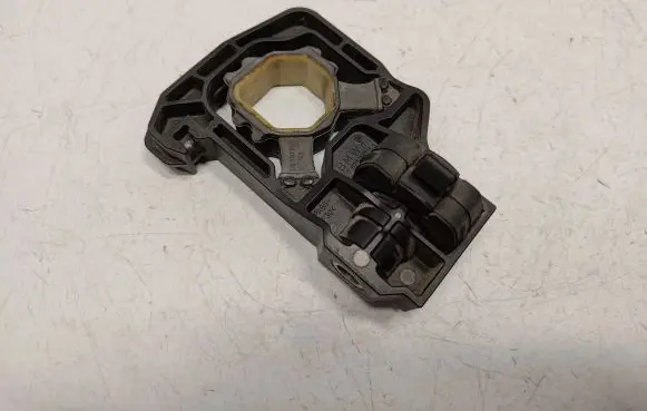 BMW 5 GT F07 Radiator mount bracket 7575247 17117575247