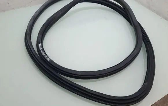 Peugeot 2008 I Front door rubber seal 