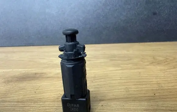 Opel Vivaro Brake pedal sensor switch 24890