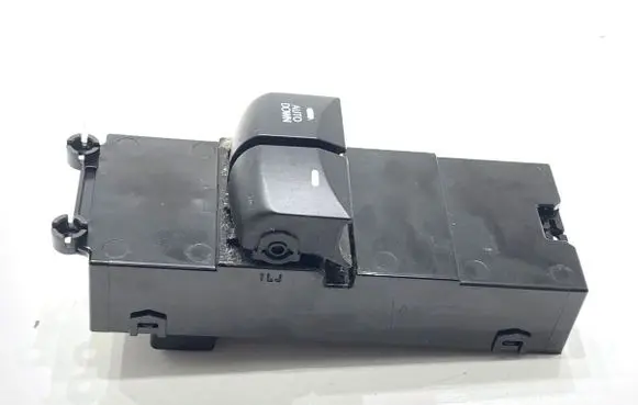 Hyundai i30 Electric window control switch 39Y49H1000