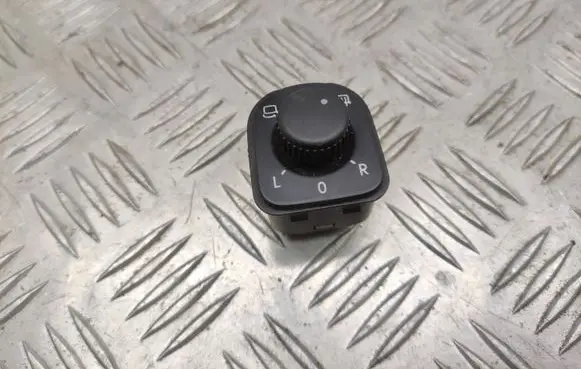 Wing mirror switch