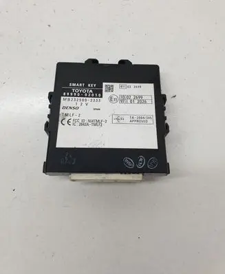 Toyota Auris 150 Door central lock control unit/module 8999002010