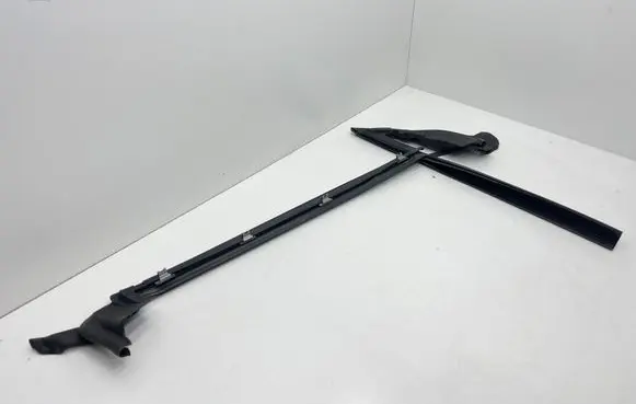 BMW 2 F44 Front door glass trim molding 7483103