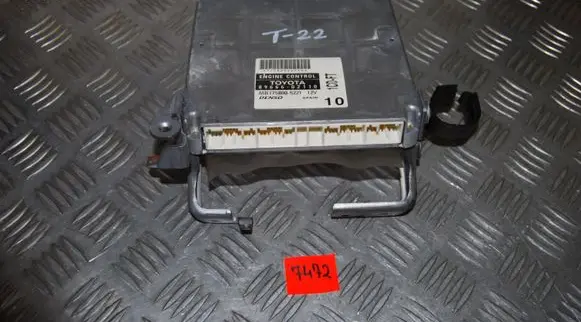 Toyota Corolla E120 E130 Engine control unit/module 8966602110
