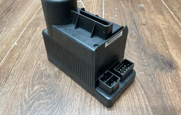 Mercedes-Benz C W202 Central locking vacuum pump 2028000048
