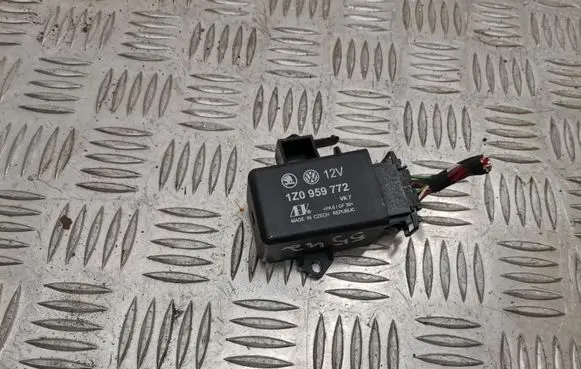 Volkswagen PASSAT B6 Other control units/modules 1Z0959772