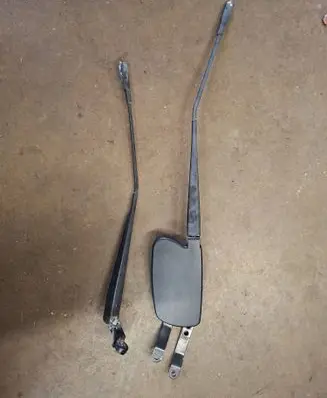 Mercedes-Benz R W251 Front wiper blade arm A2518240149 24027215