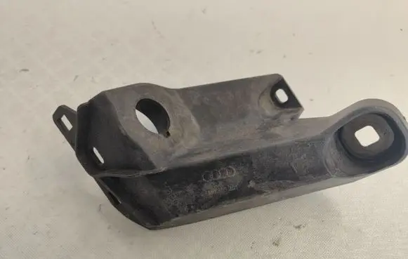 Audi Q7 4M Radiator support slam panel bracket 4M0805201