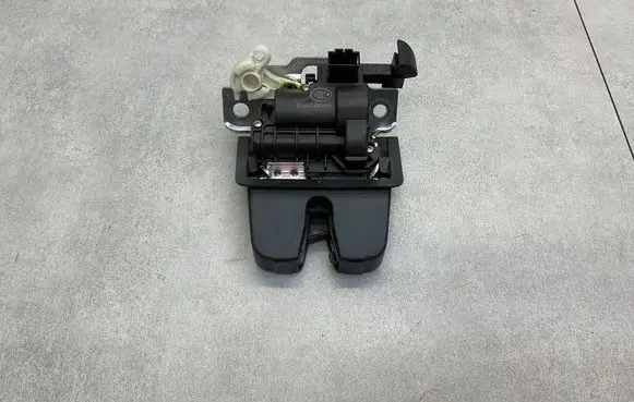 Volkswagen PASSAT B8 Tailgate/trunk/boot lock/catch/latch 5TA827505D