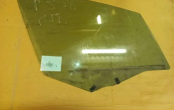 Peugeot 308 Front door window glass four-door