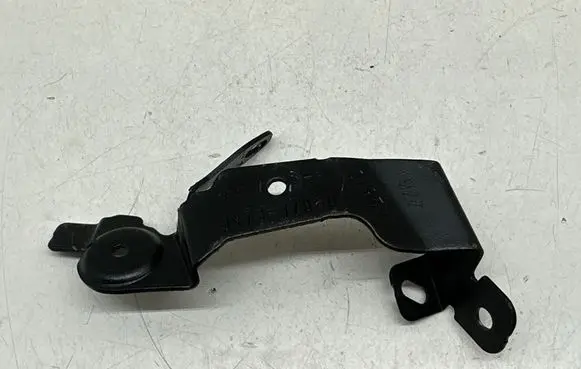 Ford Focus Fender mounting bracket JX7317B60