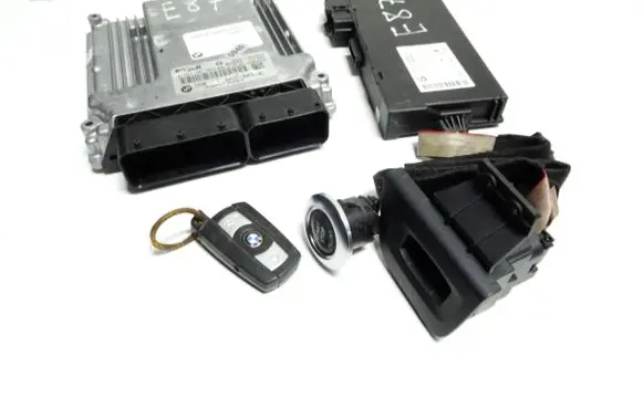 BMW 1 E81 E87 Engine ECU kit and lock set 7567321 6943834 030010283