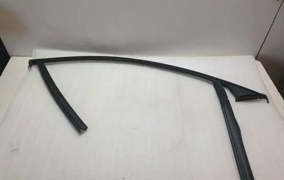 Volvo XC40 Rubber seal front door window/glass 32237971