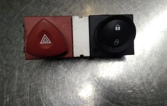 Renault Megane II Hazard light switch 8200407416 8200407415