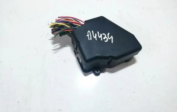 Volkswagen PASSAT B5 Fuse box set 5140454