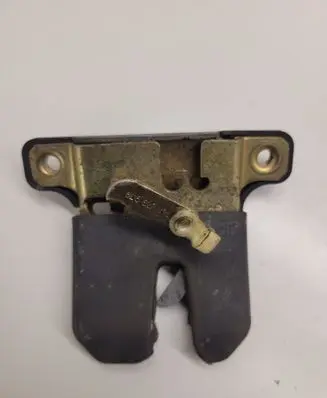 Audi A4 S4 B5 8D Tailgate/trunk/boot lock/catch/latch 8D5827505