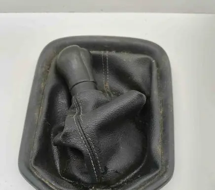 Toyota Hilux (AN120, AN130) Gear lever shifter trim leather/knob 335040K230C0