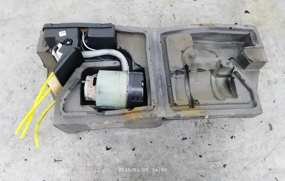 Mercedes-Benz A W168 Central locking vacuum pump 1688000148