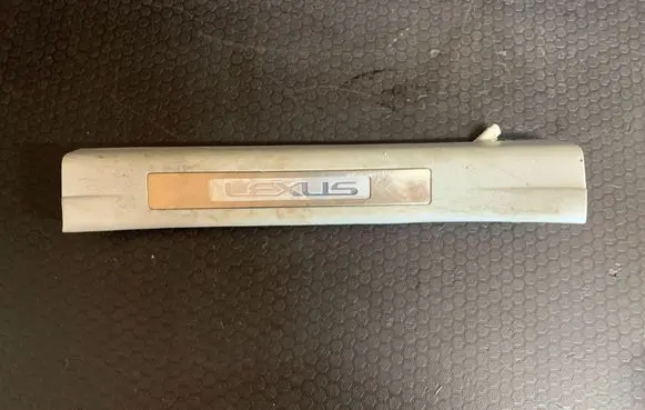 Lexus RX 330 - 350 - 400H Rear sill trim cover 6793048050