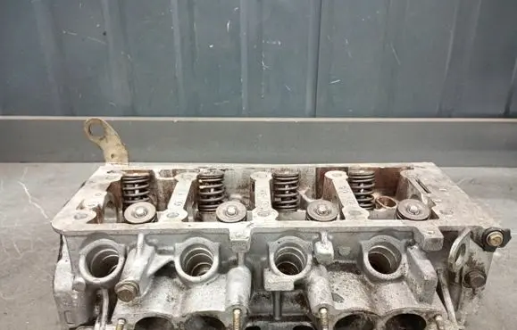 Peugeot 106 Engine head 9610923210