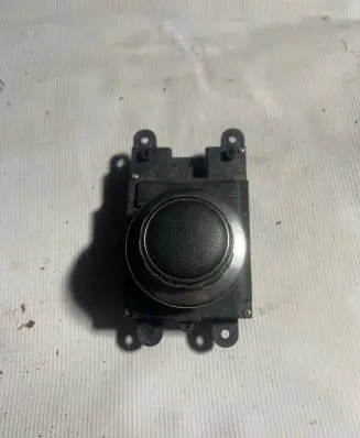 Head unit multimedia control