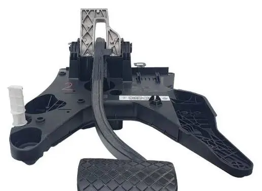 Volkswagen Touareg II Brake pedal 7P0723117B