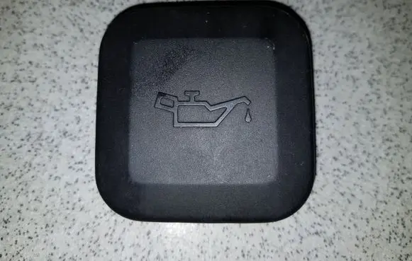 BMW 5 E39 Oil filler cap 11121743294