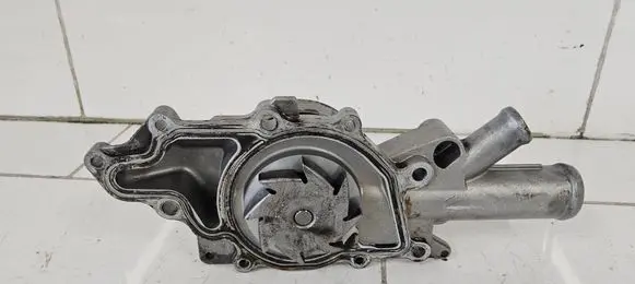 Mercedes-Benz Vito Viano W639 Water pump