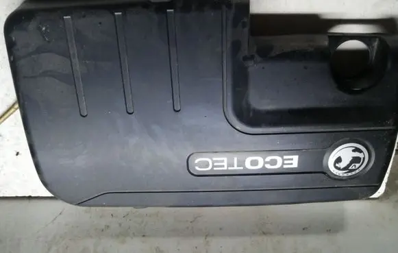 Opel Astra J Engine cover (trim) 55585991
