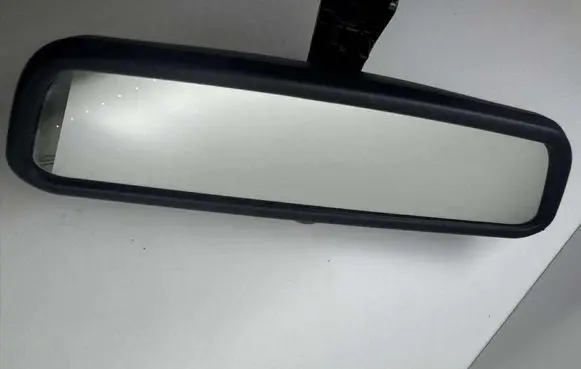 Rear view mirror (interior)