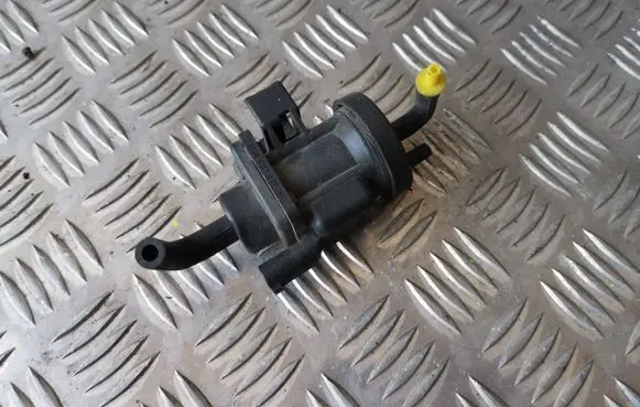 Mercedes-Benz S W220 Turbo solenoid valve A0005450527