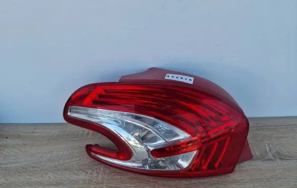 Peugeot 208 Rear/tail lights 9672628280