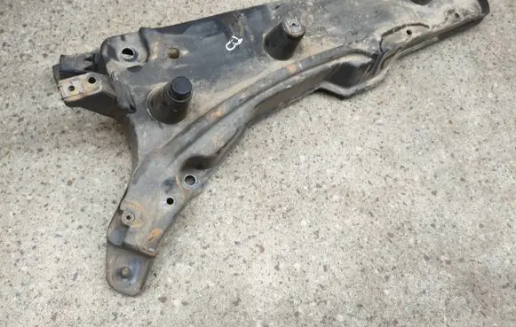 Volvo XC90 Fender mounting bracket 31391778 AD7011