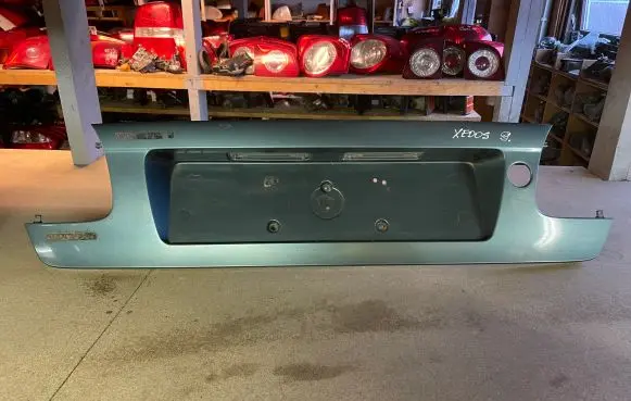 Mazda Xedos 9 Trunk door license plate light bar TA0450851