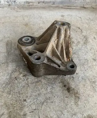 Ford C-MAX II Engine mounting bracket