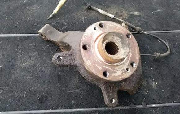 Renault Laguna II Front wheel hub spindle knuckle