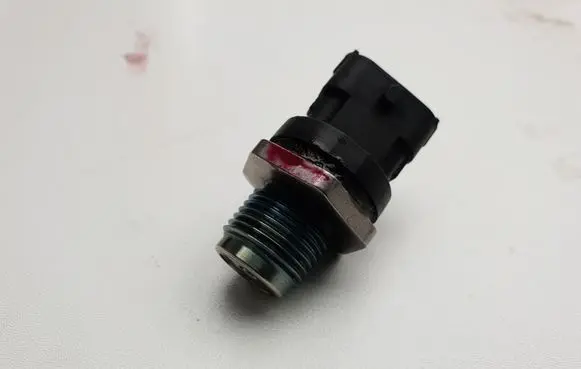 Fuel pressure sensor