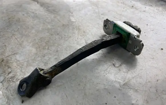 Hyundai Santa Fe Rear door check strap stopper
