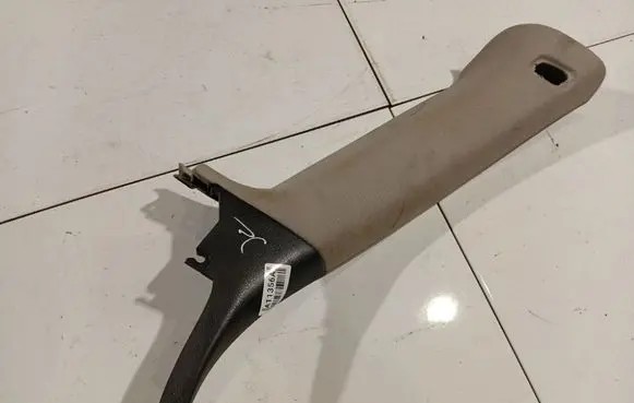 Subaru Legacy (D) pillar trim (bottom)