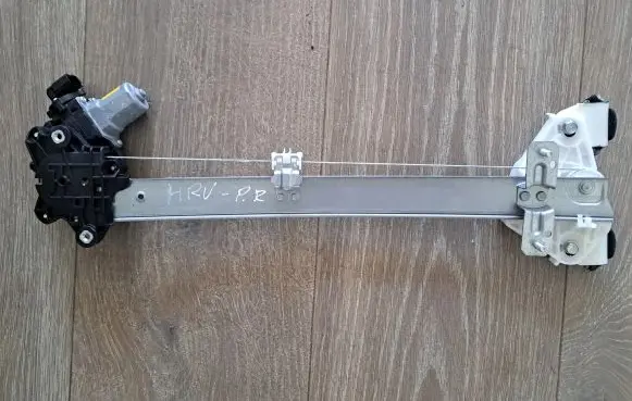 Honda HR-V Front door window regulator motor CM0937900