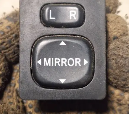 Toyota Avensis Verso Wing mirror switch 769746A 183574