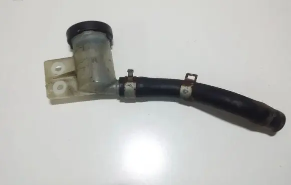 Nissan Almera N16 Brake fluid reservoir 