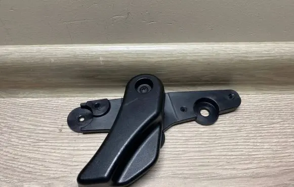 Engine bonnet (hood) release handle