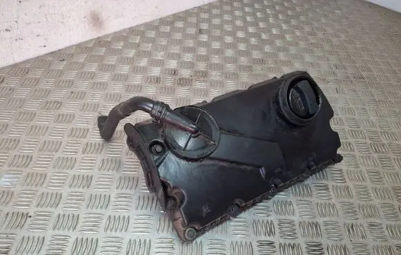 Volkswagen PASSAT B5.5 Rocker cam cover 038103469