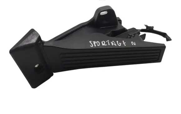 Accelerator throttle pedal