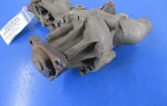 Volkswagen Jetta I Water pump 056121018A